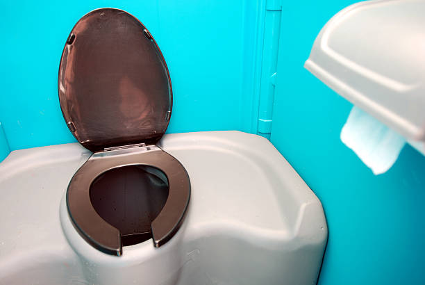 Best Portable toilet rental cost  in Louisburg, KS